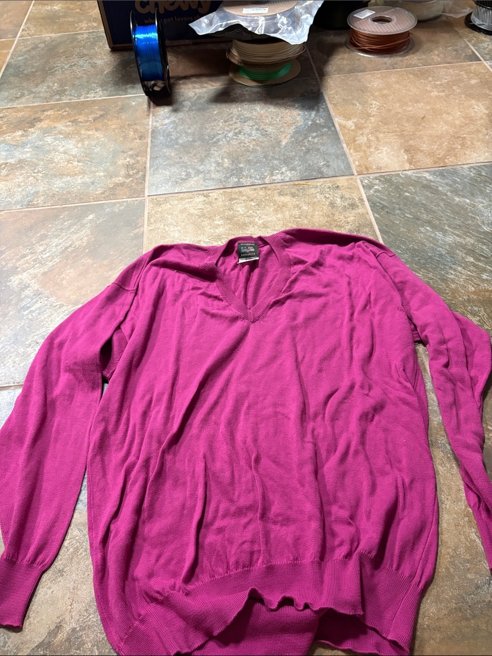 Neiman Marcus Women's V-Neck Sweater in Magenta